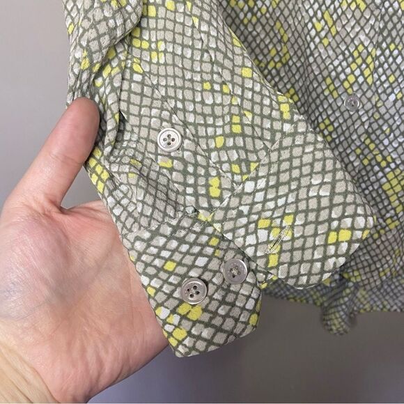 Equipment Femme Grey/Yellow Animal Printed Button-Up Blouse Size Large - Picture 5 of 8